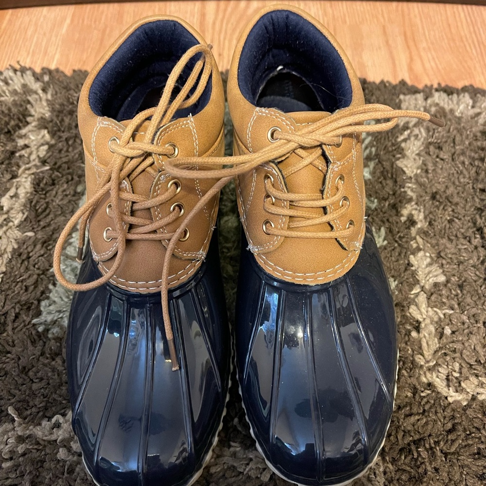 Tommy Hilfiger Duck Short Boots. Navy Size 6.